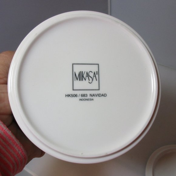 Mikasa HK506 Navidad Holiday Nativity Ceramic Covered Dish - Picture 8 of 9